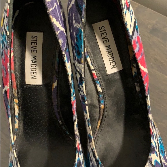 Steve Madden Pammyy  Aztec Retro Wedge Platforms - Picture 3 of 8